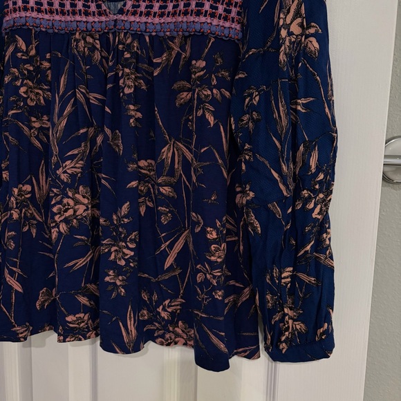 Anthropologie Floral Embroidered V Neck Top Size S - Picture 6 of 11